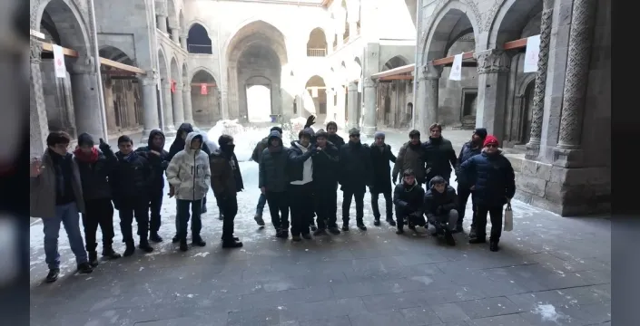 Terme Fen Lisesi öğrencileri Erzurum'da tarih ve eğlenceyi bir arada yaşadı