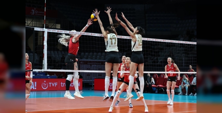 VakıfBank, Beşiktaş'ı deplasmanda 3-1 yenerek namağlup serisini sürdürdü