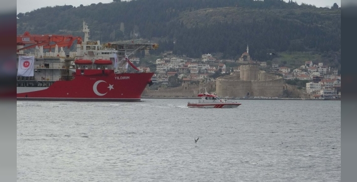 Yıldırım sondaj gemisi, Çanakkale Boğazı'ndan geçerek Marmara'ya açıldı