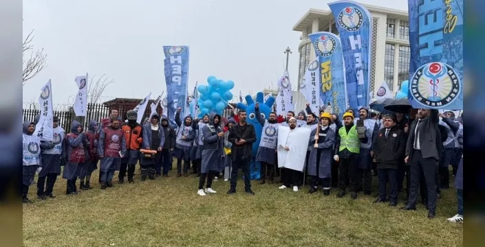 220 bin sağlık çalışanı atama bekliyor: 'Umutsuzluk yok, hep beraber haykıracağız