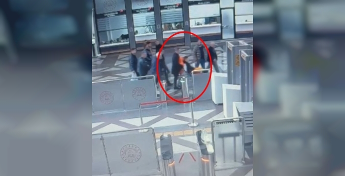 Adliyede kanlı dehşet: Sanık, silahı tekerlekli sandalyeye böyle gizlemiş!