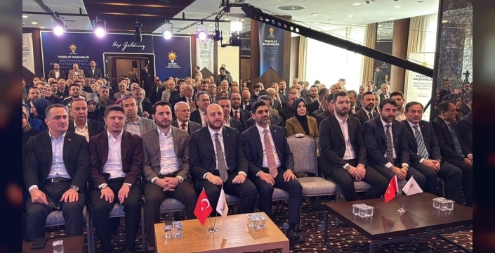 AK Parti'li Büyükgümüş'ten Özgür Özel'e sert eleştiri: Bir gün savcı, bir gün avukat oluyor