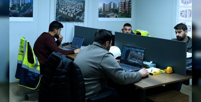 Asrın İnşası'nda 200 bin kahraman: Bakan Kurum'dan emekçilere büyük övgü