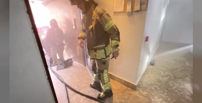Avcılar'da ocakta unutulan yemek faciaya yol açıyordu: Bina dumanla kaplandı, üç kişi etkilendi