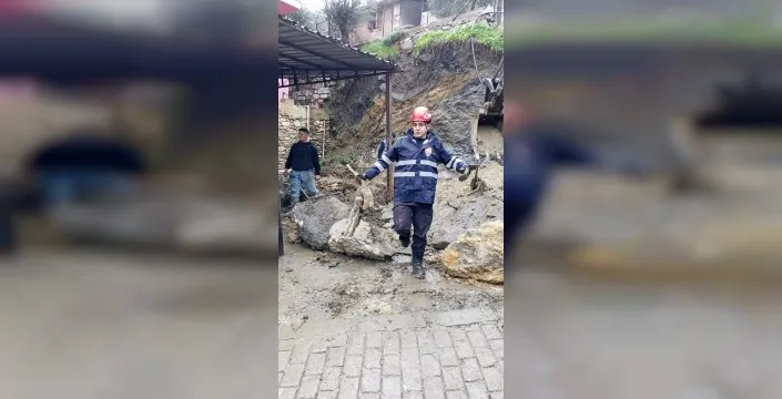 Aydın'da sağanak yağmur istinat duvarını yıktı, 4 koyun hayatını kaybetti