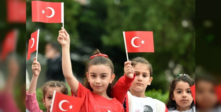Bayrak sevgisiyle açılan ikinci dönem: 18 milyon öğrenci ders başında