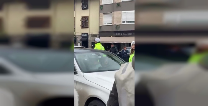 Bebek'te trafiği kapatan kadın, dans ederken gözaltına alındı