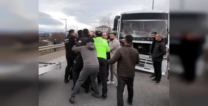 Bolu'da zincirleme kaza sonrası ortalık karıştı: Yaralılar var, 2 kişi gözaltında!