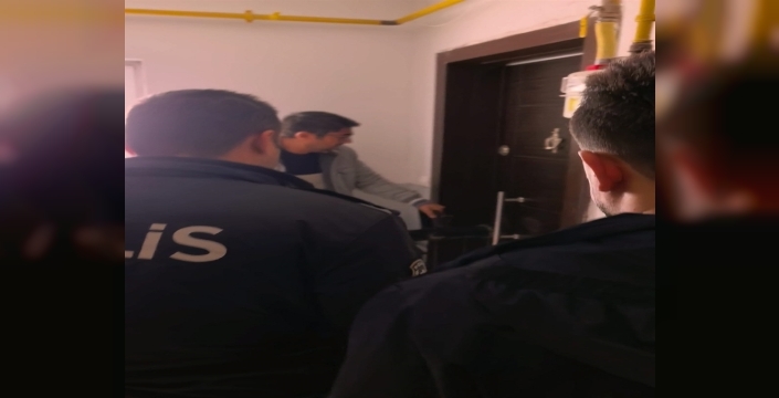 Bursa'da ablasını bıçakla rehin alan genç serbest bırakıldı