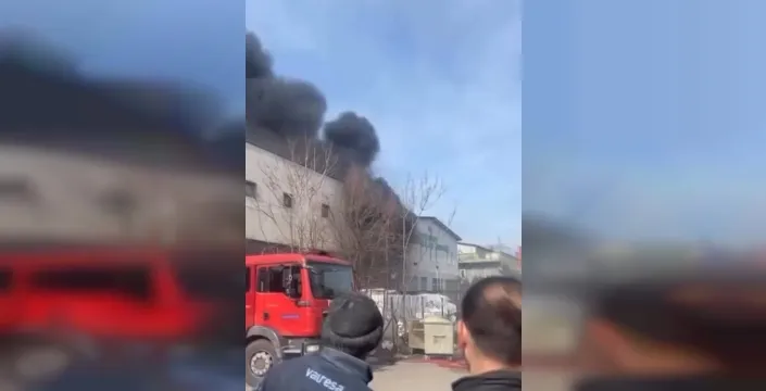Bursa'da dekoratif köpük atölyesinde çıkan yangın yarım saatte kontrol altına alındı