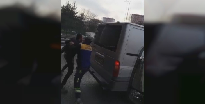 Büyükçekmece'de tartışma sonrası aracına saldıran şüpheli yakalandı