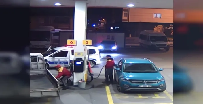 Çalıntı kamyonetle akaryakıt macerası polise yakalanınca pompayı koparıp kaçtılar!