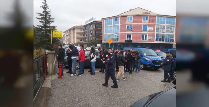 Çubuk'ta yasa dışı bahis operasyonunda 8 kişi tutuklandı