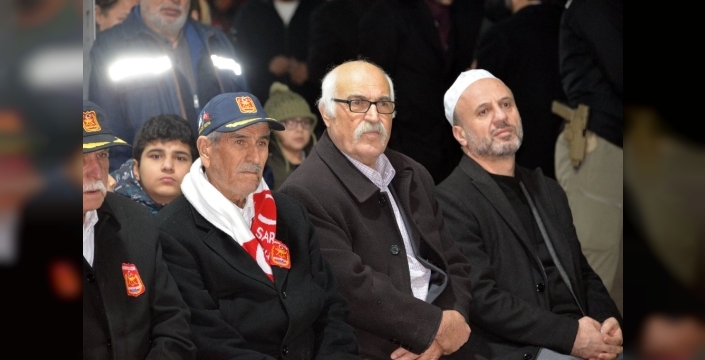 Deprem bölgesine 9 saatte koşan TIR şoförü: Kadranı görmeyeyim diye peçeteyle kapattım