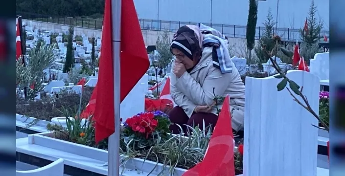 Depremin 3. yılında Diyanet Başkanı Arpaguş, hayatını kaybedenler için mezarları başında dua etti