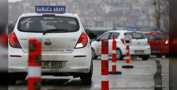 Ehliyet Alacaklara Müjde! Sınavda Geçme Puanı Düşürüldü
