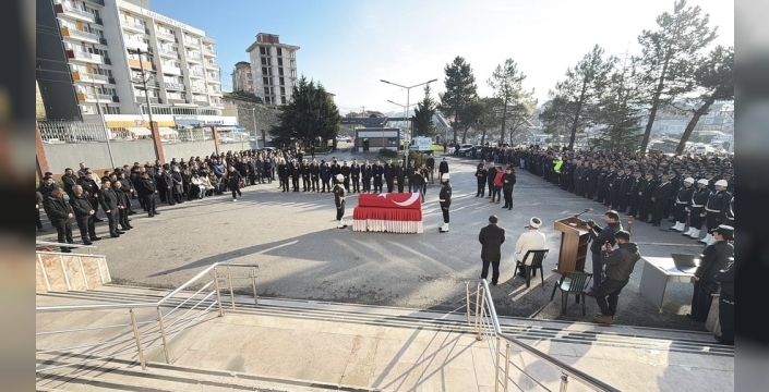 Emekliliğine 4 gün kala kazada hayatını kaybeden polis memuru Kazım Kızıl için gözyaşları sel oldu