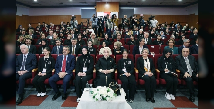Emine Erdoğan'dan kütüphanelerin önemi hakkında çarpıcı sözler: Okulların kalbi, ruhu, can damarı!