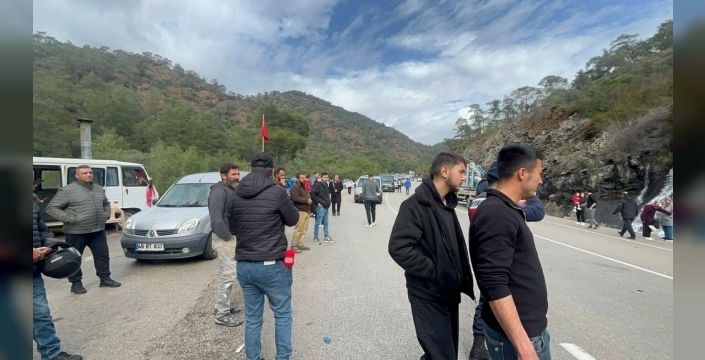 Fethiye'de trafik kazası: 1 çocuk yaşamını yitirdi, 6 yaralı