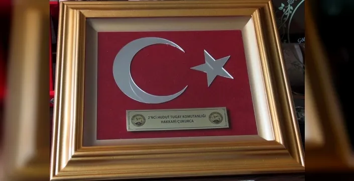 Hamide anne'nin vatan sevgisi TSK'dan teşekkür plaketiyle taçlandırıldı