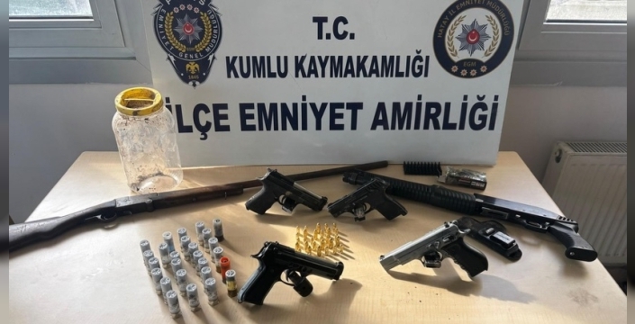 Hatay'da uyuşturucu şüphelilerinin bahçesinden silah deposu çıktı