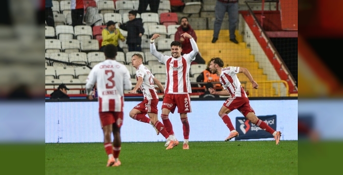 Hesap.com Antalyaspor, Samsunspor'u 3-1 mağlup etti