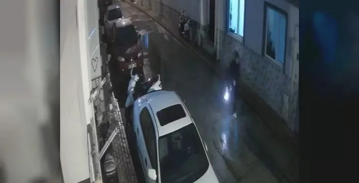 İnegöl'de sokak ortasında kurusıkı paniği: O anlar kamerada!