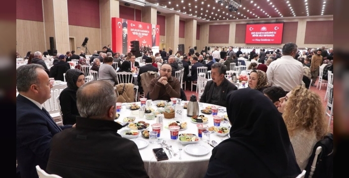 İstanbul Valisi Davut Gül, 'Büyük Aile Sofrası' iftarında önemli mesajlar verdi