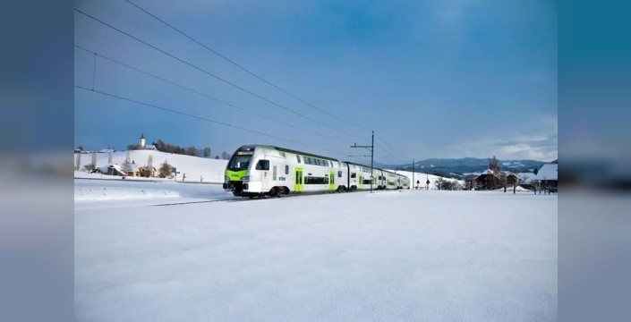 İsviçre'de 80 yolcuyu taşıyan tren raydan çıktı