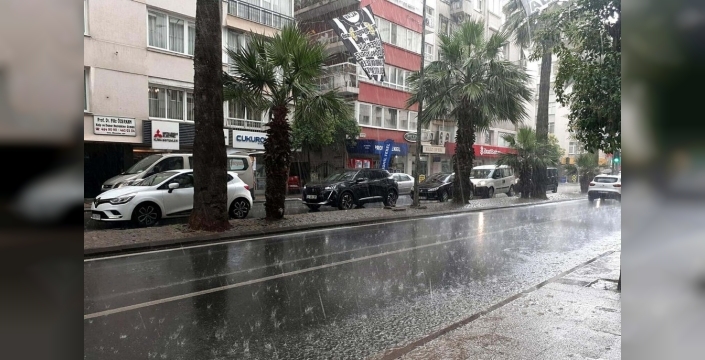 İzmir'i vuracak sağanak geliyor: Sel, yıldırım ve hortum tehlikesi!