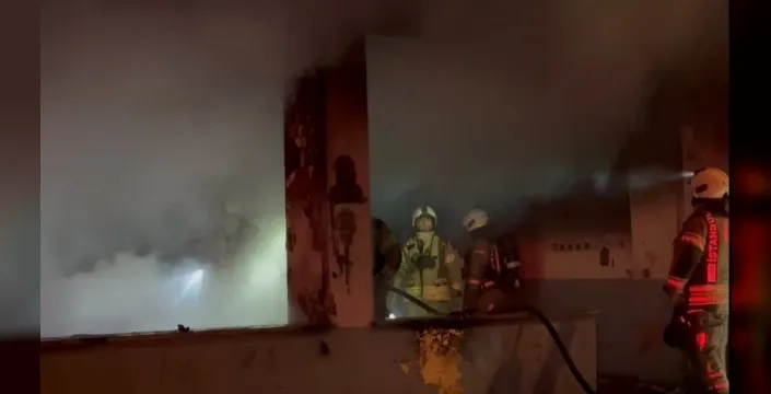 Kağıthane'de metruk binada korkutan yangın: 2 saatlik mücadele