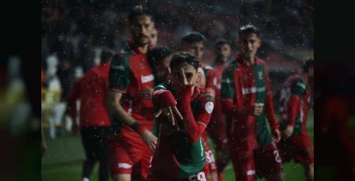 Karşıyaka, sağanak altında galibiyetle yarıştan kopmadı
