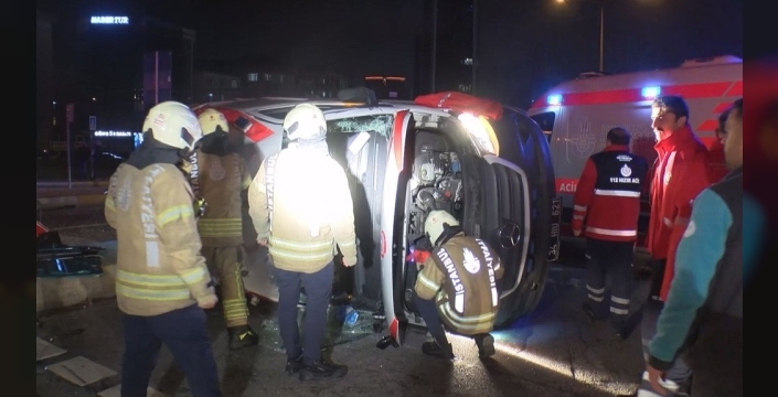 Kartal'da ambulans ve cip çarpıştı: 3 yaralı