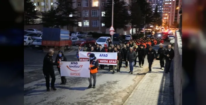 Kayseri'de deprem anması ve tahliye tatbikatı: '53 bin canımızı kaybettik, yenileri olmasın diye mücadele edeceğiz
