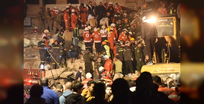 Lübnan'da yıkılan binalarda 13 kişi hayatını kaybetti