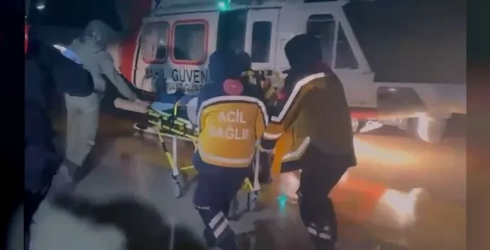 Marmara ve Avşa adalarında 2 kişi helikopterle tahliye edildi