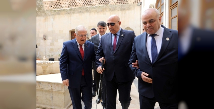 Milli Savunma Bakanı Güler Kilis'te askerlerle buluştu, şehit cenazesine katıldı