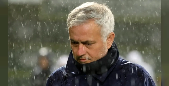 Mourinho gidiyor deniyordu ama Benfica'dan şok açıklama: 'Takımda kalacak!
