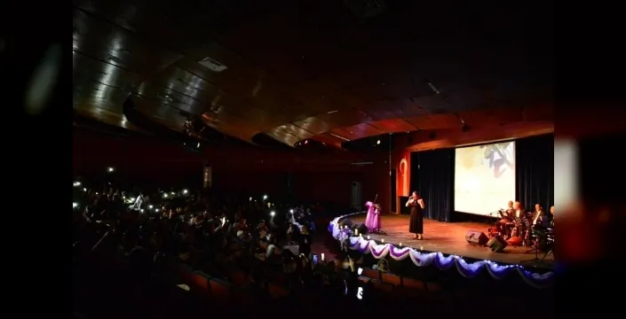 Öğretmenler sahnede ders değil, coşkuyla konser verdi