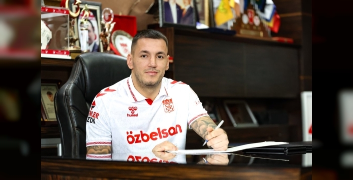 Rey Manaj, Sivasspor'a geri döndü: 3,5 yıllık imza!