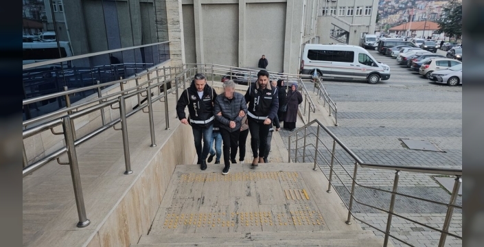 Rüşvet karşılığı rapor verdiği iddia edilen doktora gözaltı şoku