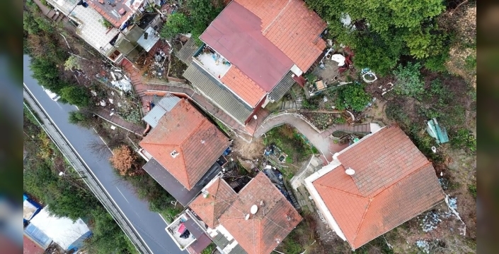 Sarıyer'de merdiven çökmesi: 31 kişi tahliye edildi, 4 bina risk altında
