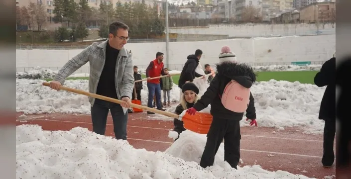 Şırnak'ta ödüllü kardan adam şenliği coşkuyla yapıldı