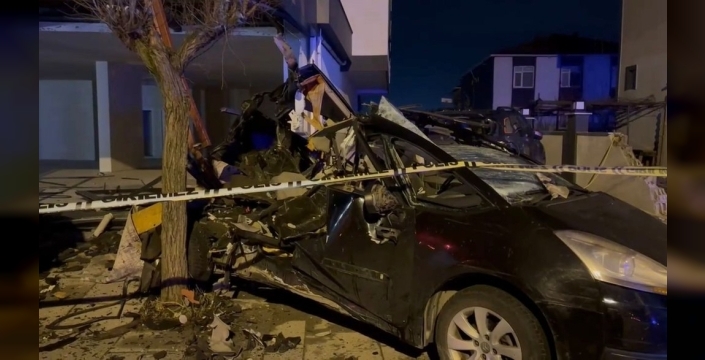 Sultanbeyli'de gece yarısı korkunç kaza: Sürücü kaçtı, kadın yaralandı