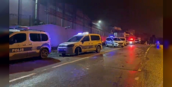 Sultanbeyli'de polis aracının karıştığı kazada 3 kişi yaralandı