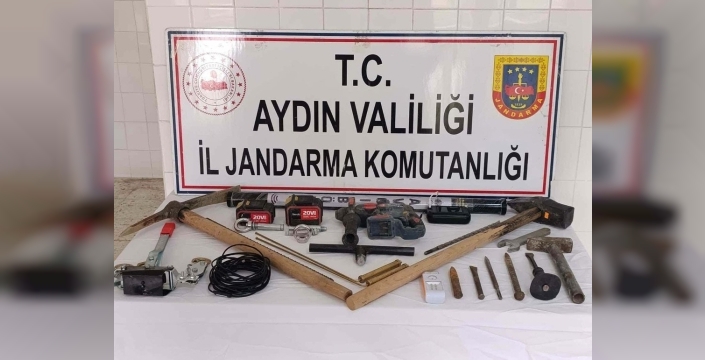 Tarihi Eser Avcıları Çine'de Suçüstü Yakalandı: Kazı Ekipmanlarına El Konuldu