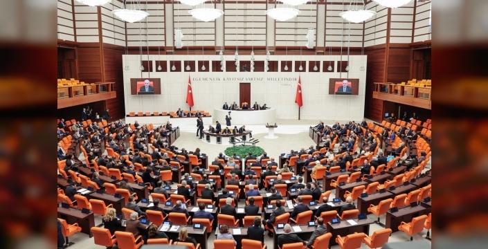 TBMM'de 6 Şubat depremlerinin 3. yılında siyasi gerilim: 'Turist' tartışması ve Guinness iddiası