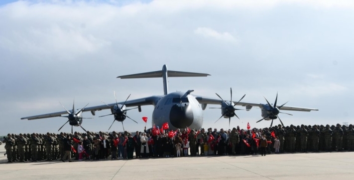 Tekirdağ'da NATO tatbikatına gidecek Mehmetçiklere duygusal uğurlama