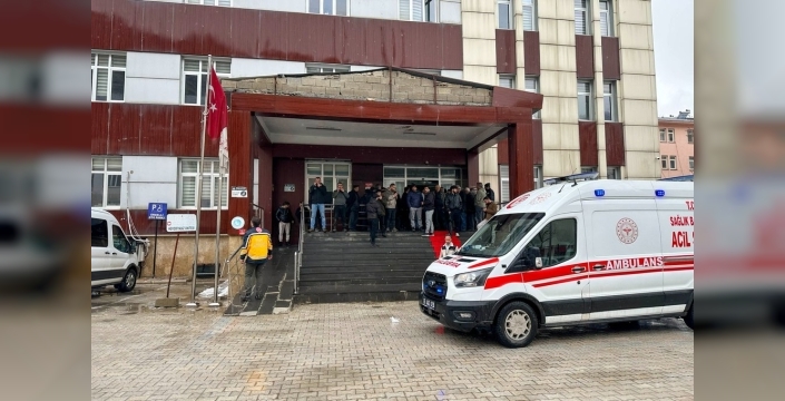Van'da heyelan dehşeti: Tandır evi çöktü, anneanne ve torunu enkaz altında kaldı!