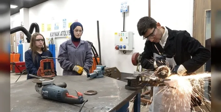 YÖK, üniversite öğrencilerinin iş hayatına uyumunu artıracak köklü değişikliği duyurdu